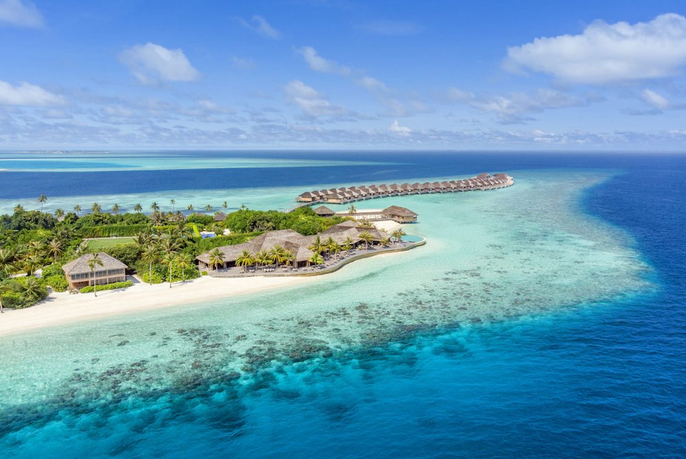 Coco Bar at Hurawalhi Island Resort thumbnail 4
